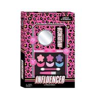 Influencer pupa en caja